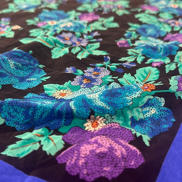 WOW POSHMARK - Authentic Gucci Scarf - Picture 14 of 16